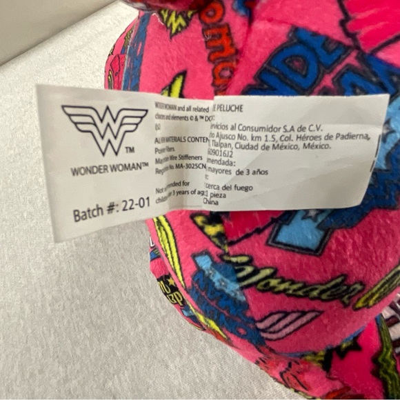 SIX FLAGS JUSTICE LEAGUE WONDER WOMAN TEDDY BEAR/PLUSH DC COMICS PINK AND MULTI - Picture 9 of 13